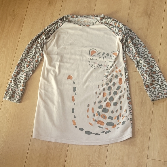 Wonder Nation Cream and Gray Leopard Pajama Top - Picture 1 of 4